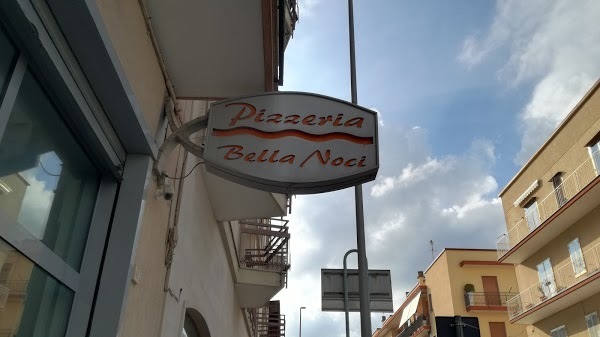 La Bella Noci, Noci