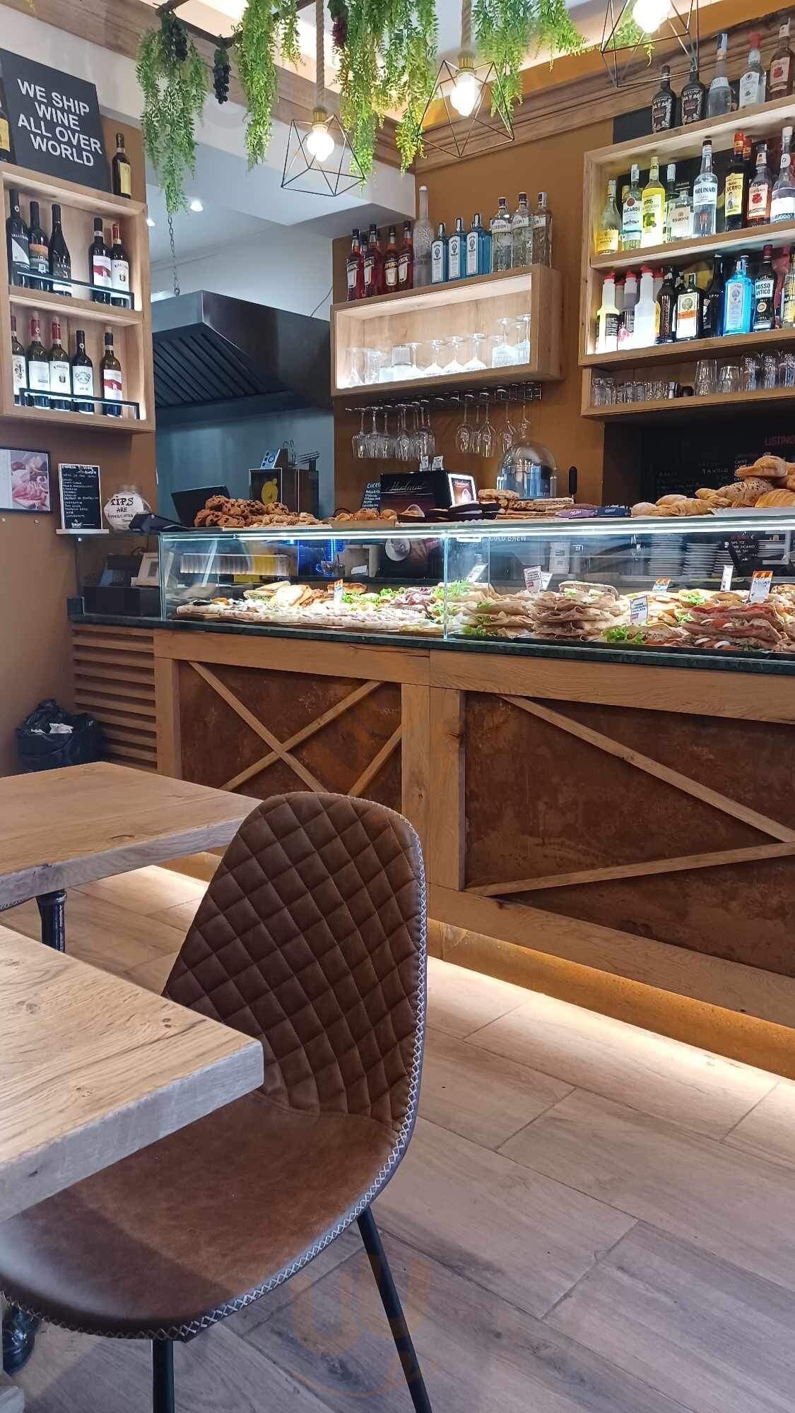 Foto 3 di Vino E Gusto Enoteca