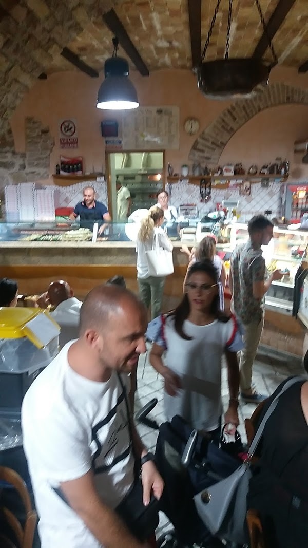 Pizzeria Tre Pini, Fondi