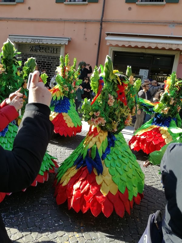 Cento Gelati, Cento