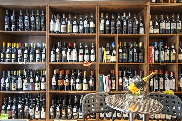 Vineria Gallia, Roma