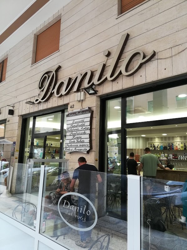 Danilo Bar Pasticceria Gelateria, Civitavecchia