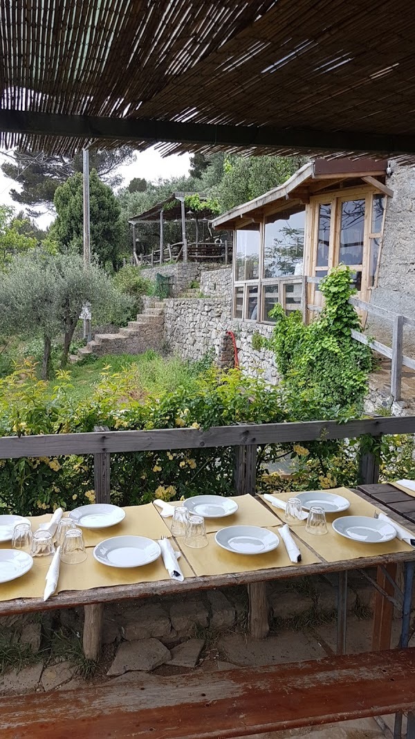 Rifugio Muzzerone, Porto Venere