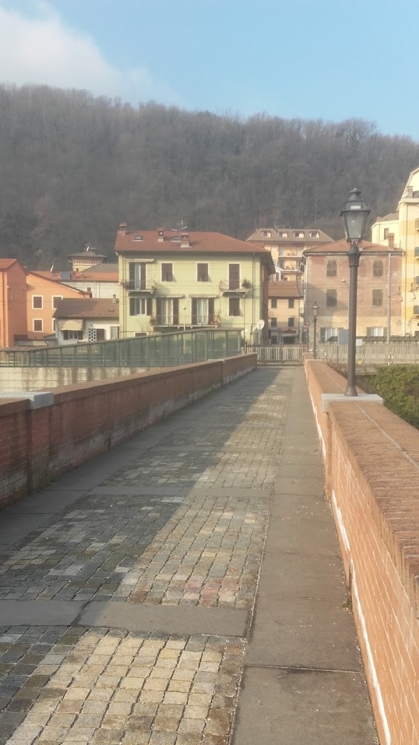 Al Vecchio Scalo, Isola del Cantone