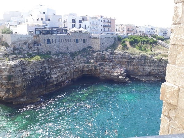 Victorian Pub, Monopoli