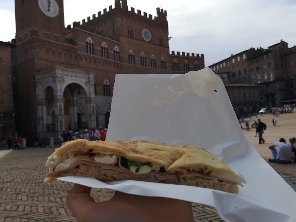 La Trofea, Siena