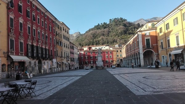 Caffe Leon D'oro, Carrara