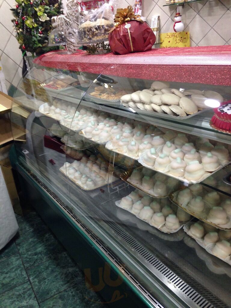 Foto di Pasticceria La Finissima Di Marra Luigi - 8/10