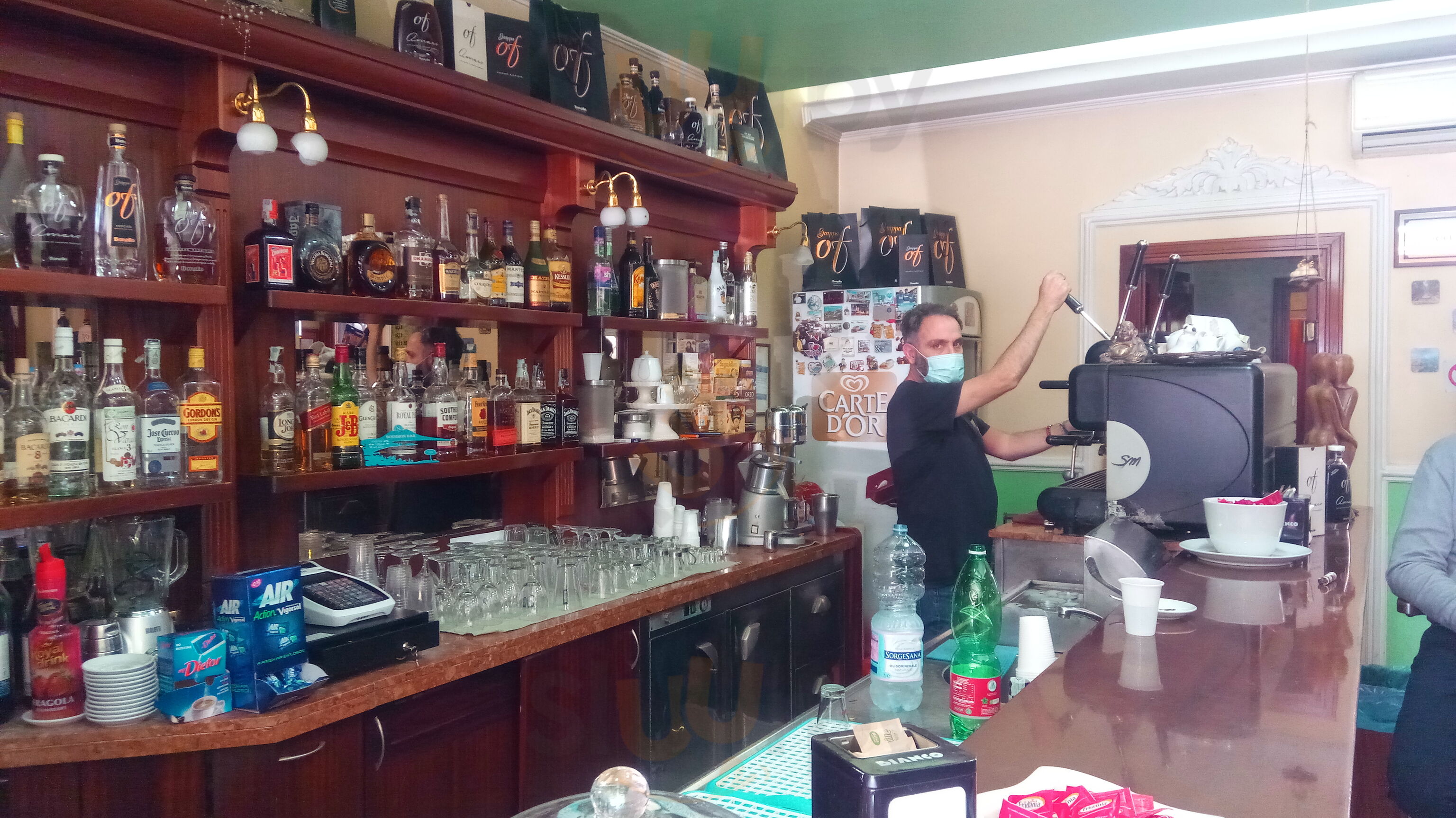 Foto 9 di Bourbon Bar - Napoli