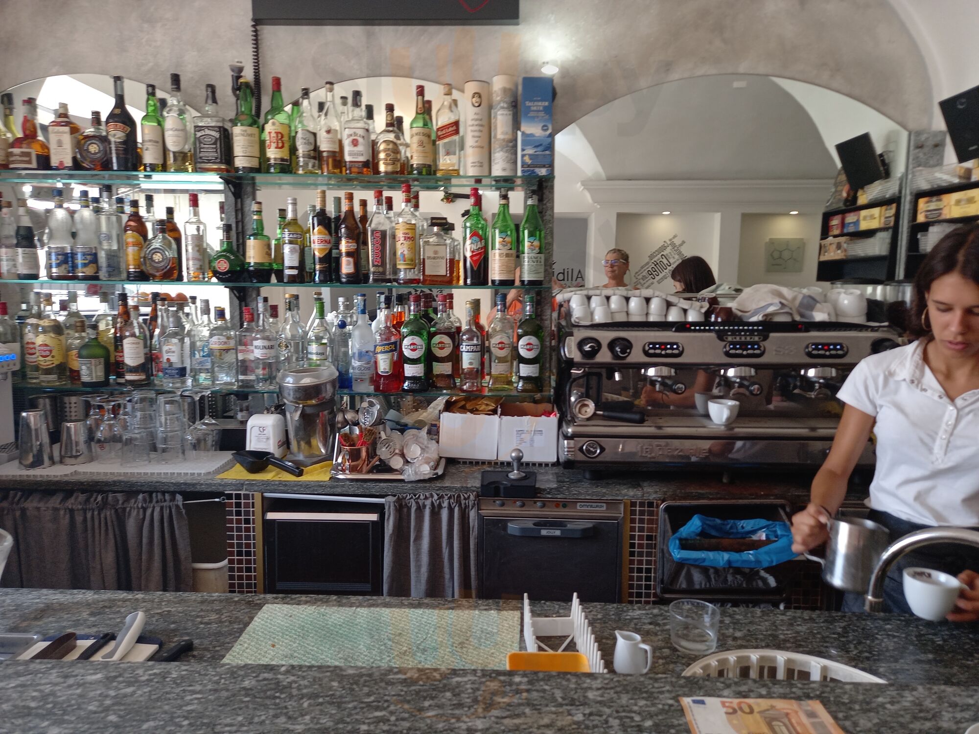 Foto 8 di L'alibi Caffè - Imperia
