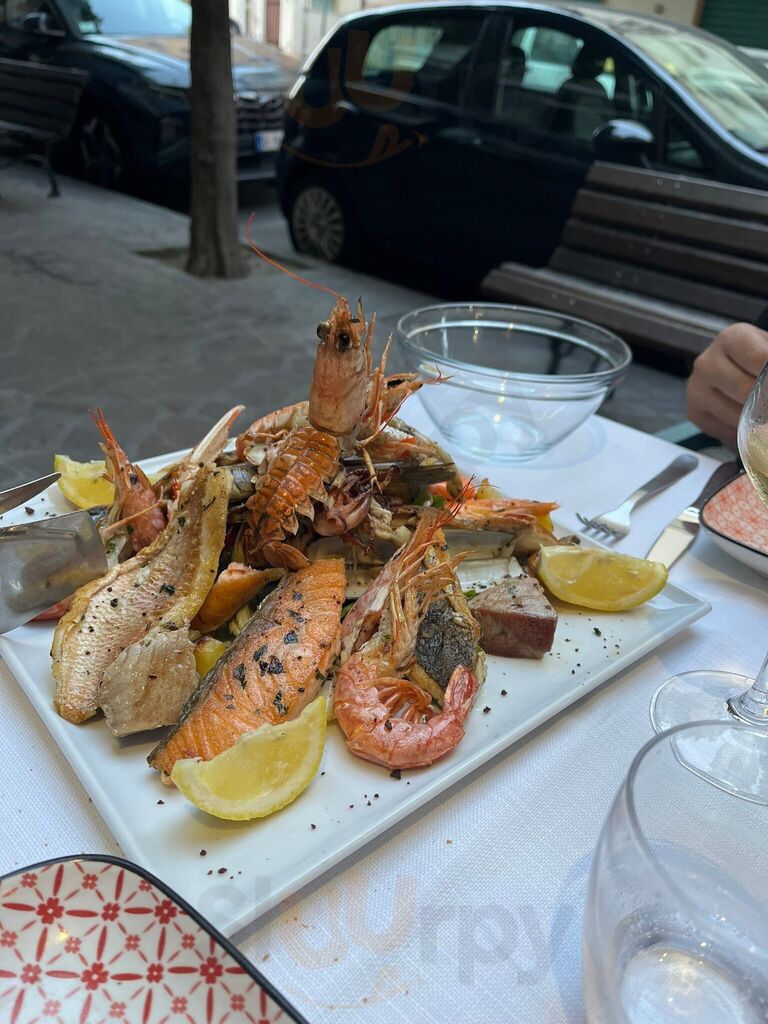 Foto di Atipico Pescheria-degustazione - 8/10