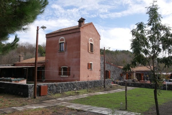 Casale Serra Pizzuta, Nicolosi