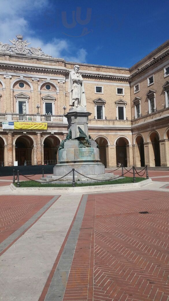 Foto 10 di Caffe Piazza Leopardi - Recanati