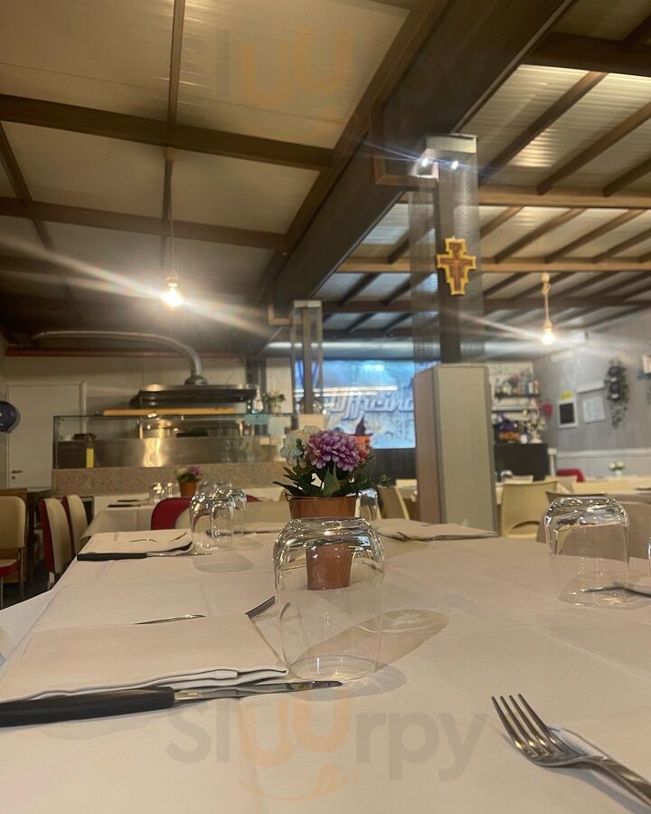 Foto di Officina Pizzeria Braceria Ristorante - 2/10