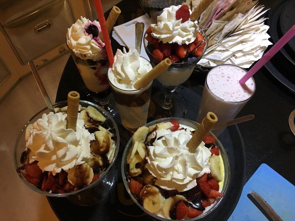 Foto 8 di Caffe' Gelateria Centrale - Storo