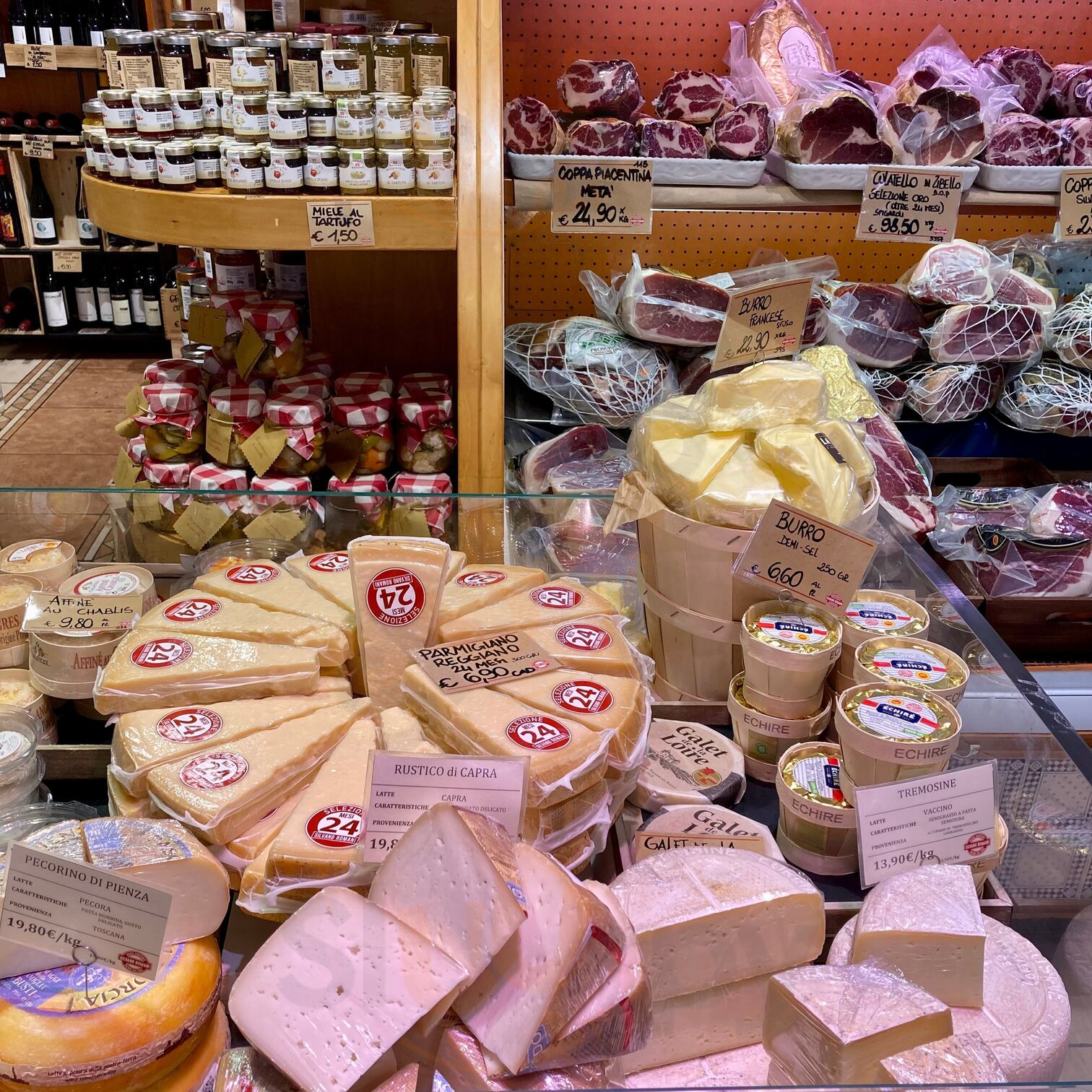 Foto di Salumeria La Rocca Di Silvano Romani - 8/10