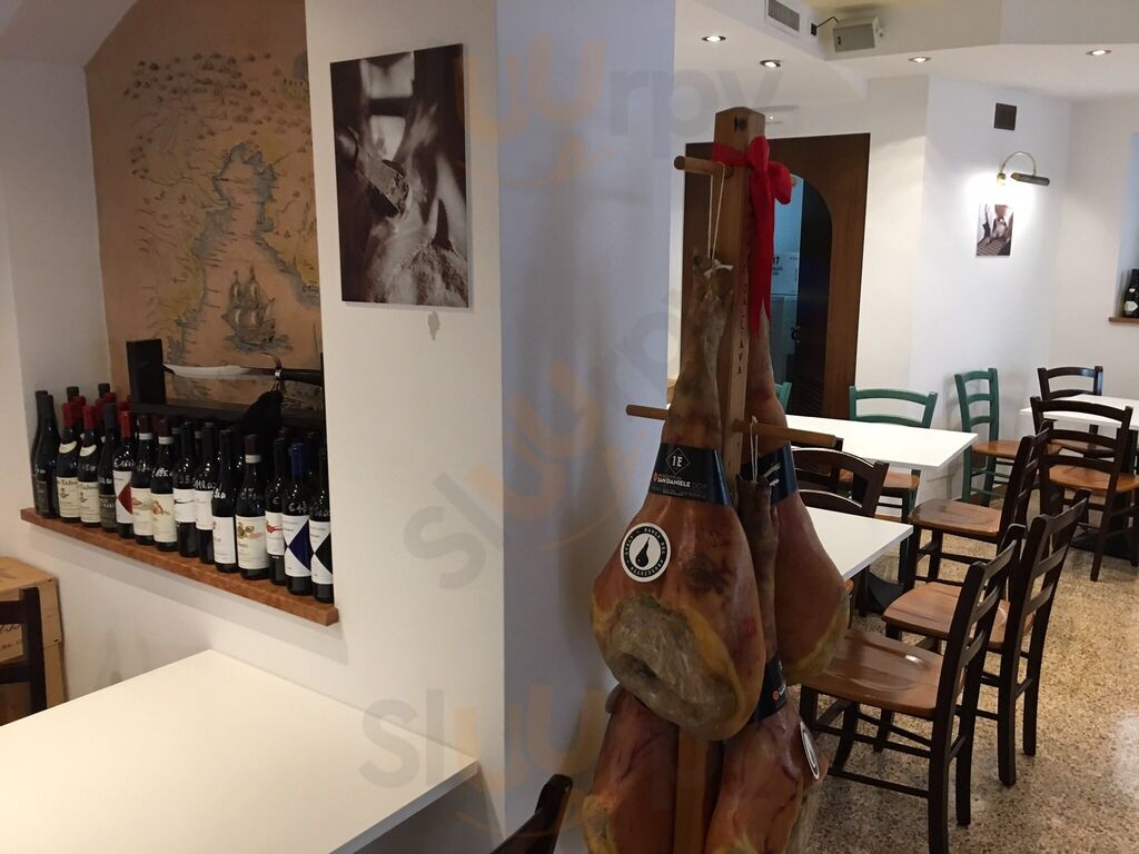 Foto di Prosciutteria Ie Grado - 6/10