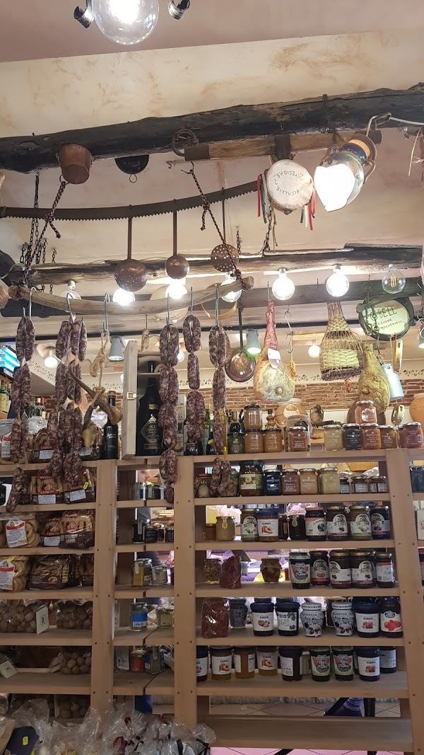 Foto di Salsamenteria Sarracino Sciaccuttiell - 7/10