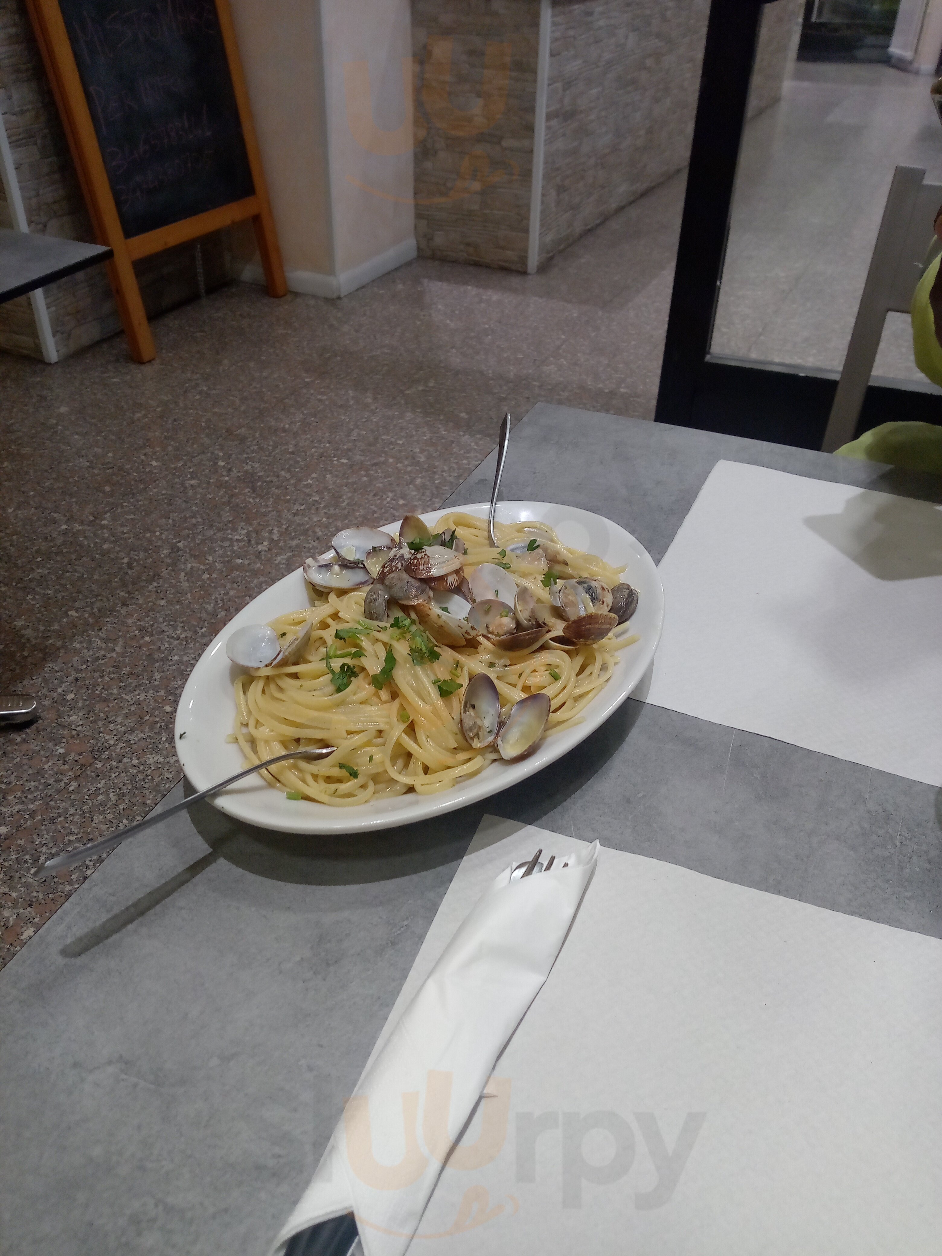Foto 2 di L'isola Della Pizza Pizzeria  E Gastronomia D'asporto