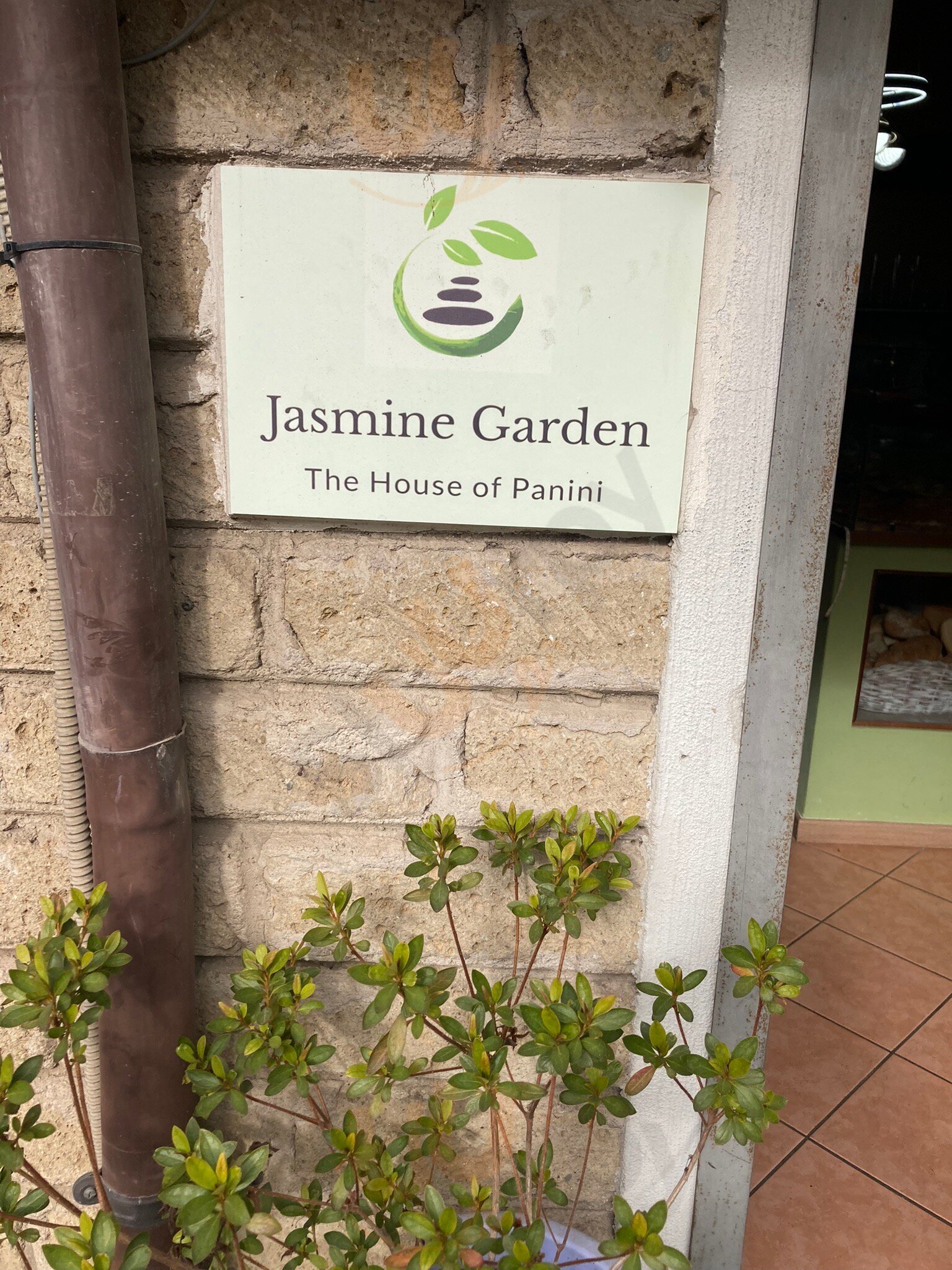 Jasmine Garden, Sutri