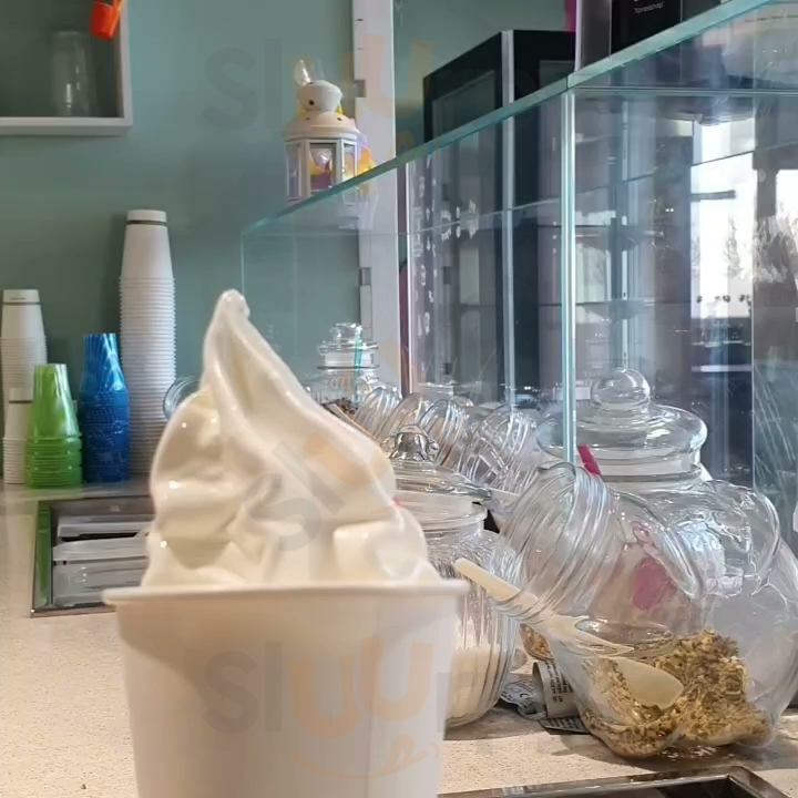 Foto 4 di Marinella Yogurteria Gelateria