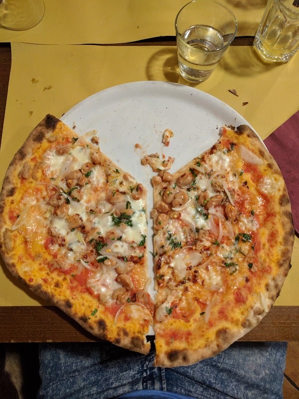 Teramo, trovano una lametta dentro il pane pizza - Teramo - Il Centro