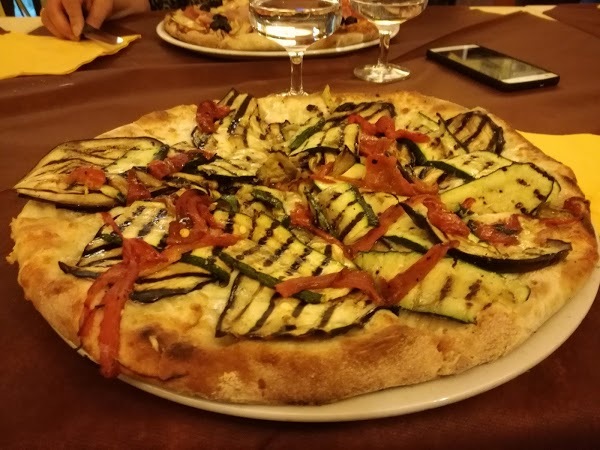 Pizzeria Da Enzo Con Forno A Legna, Apricena