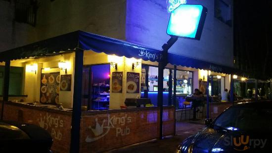 King's Pub, Baia Domizia