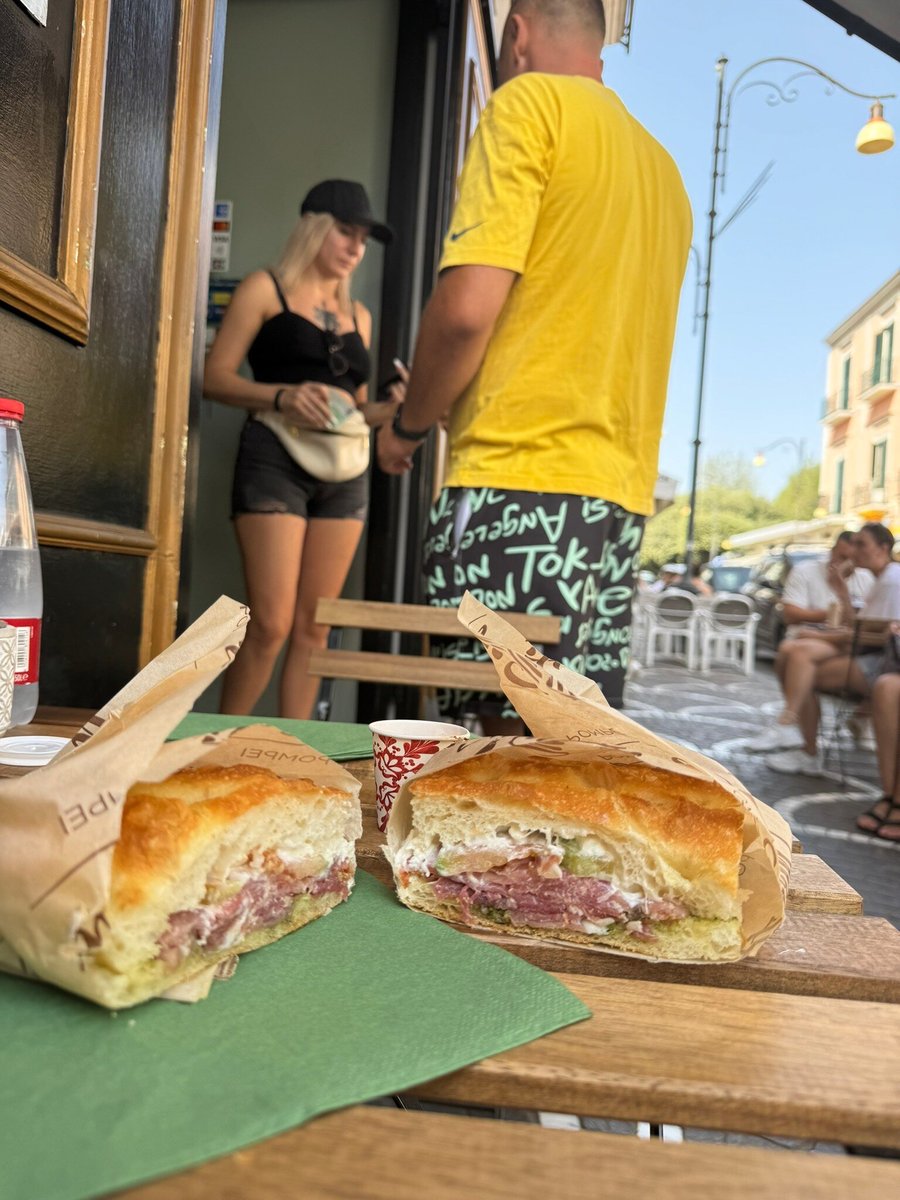 Foto di Via Roma 55 I Focacceria E Vineria De "i Matti" - 9/10