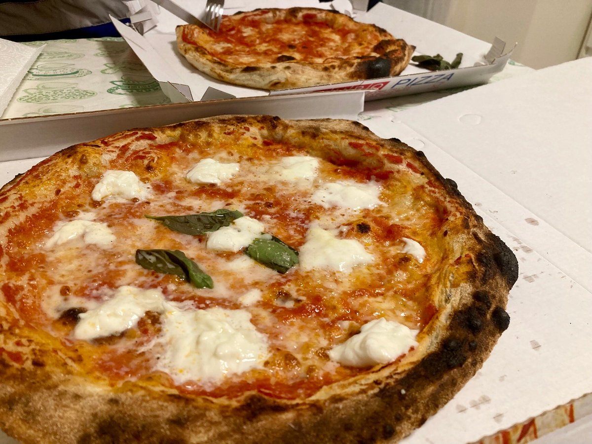 Foto di Pizzeria Azzipizza Mica Pizza E Fichi - 8/9