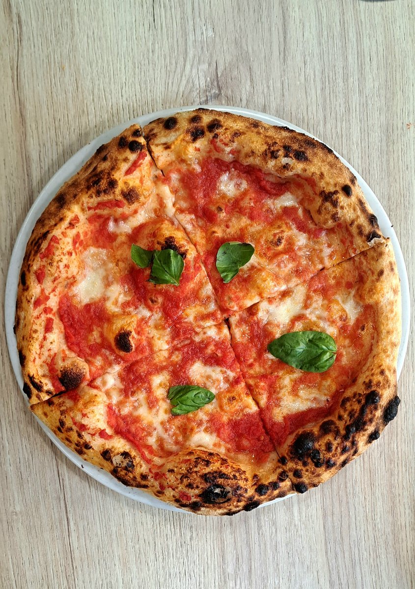 Foto di Pizzeria Azzipizza Mica Pizza E Fichi - 6/9