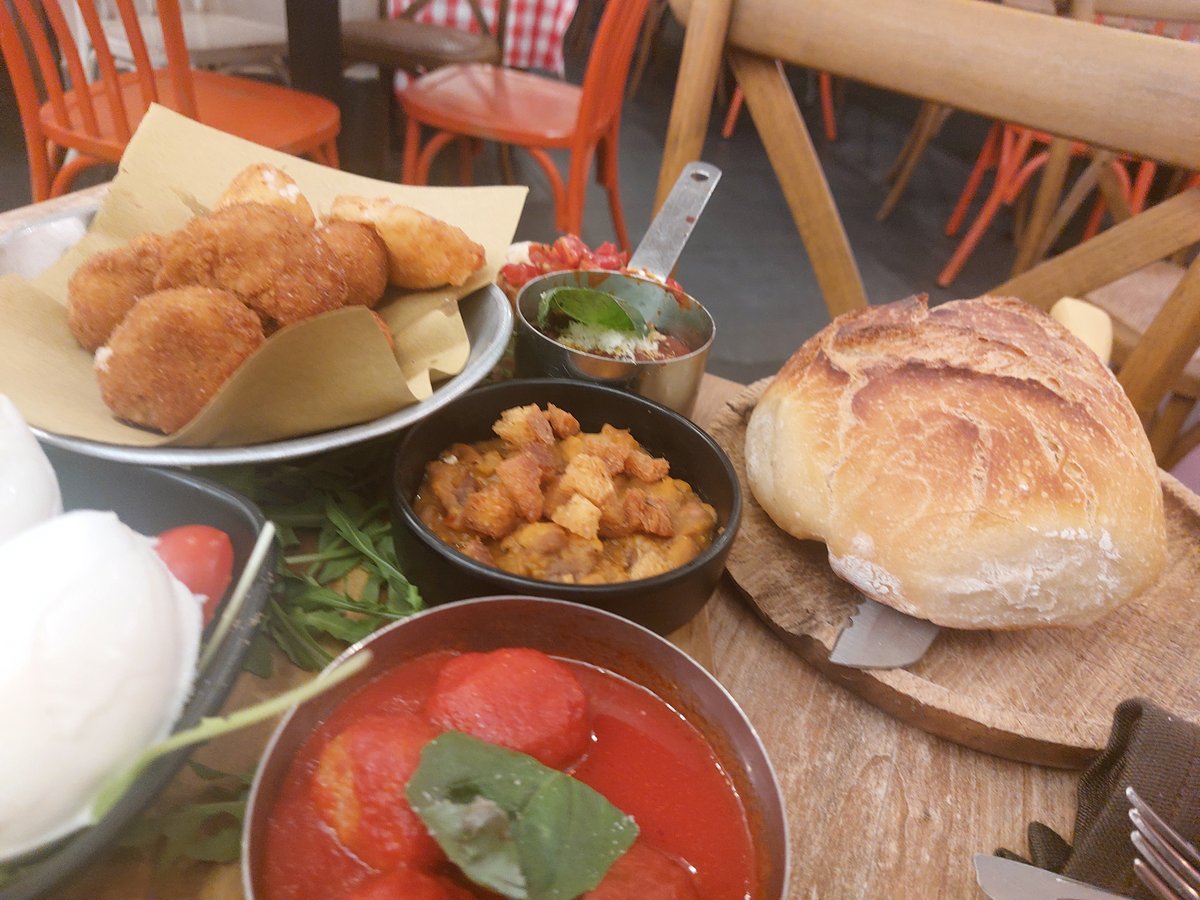 Foto di O'scemo Trattoria Napulegna - 9/10