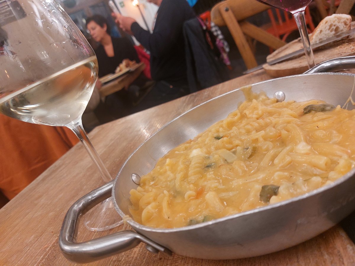 Foto di O'scemo Trattoria Napulegna - 7/10