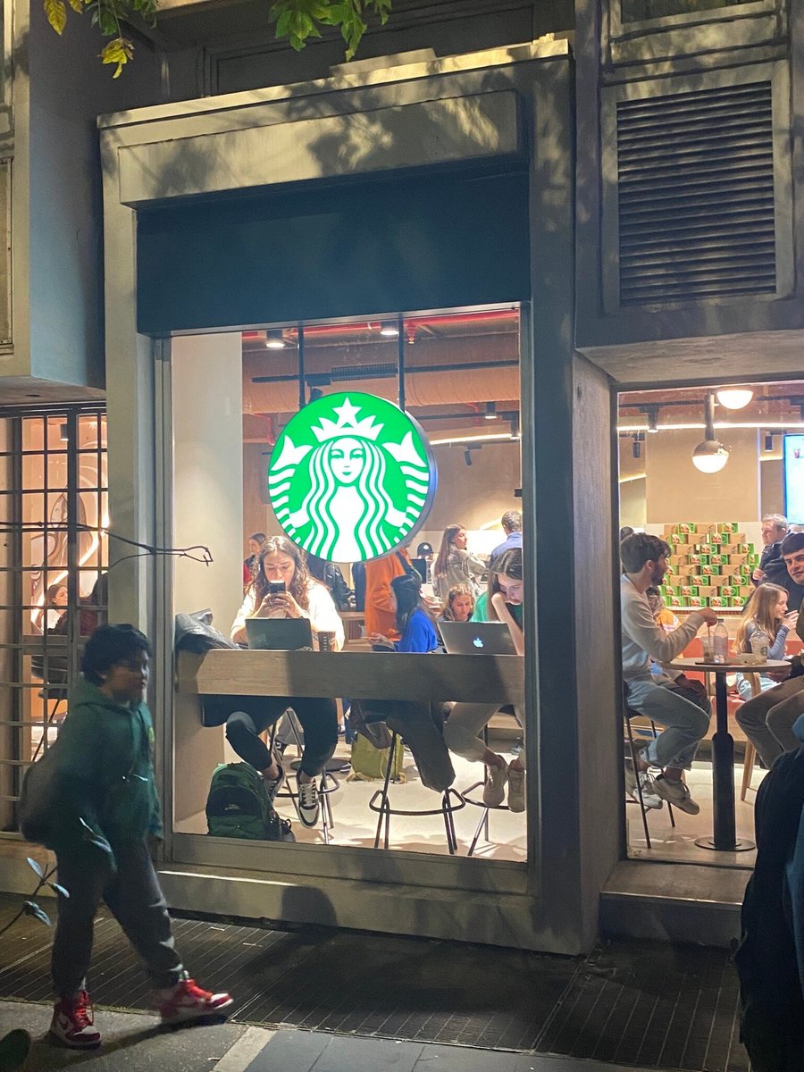 Foto di Starbucks - 9/10