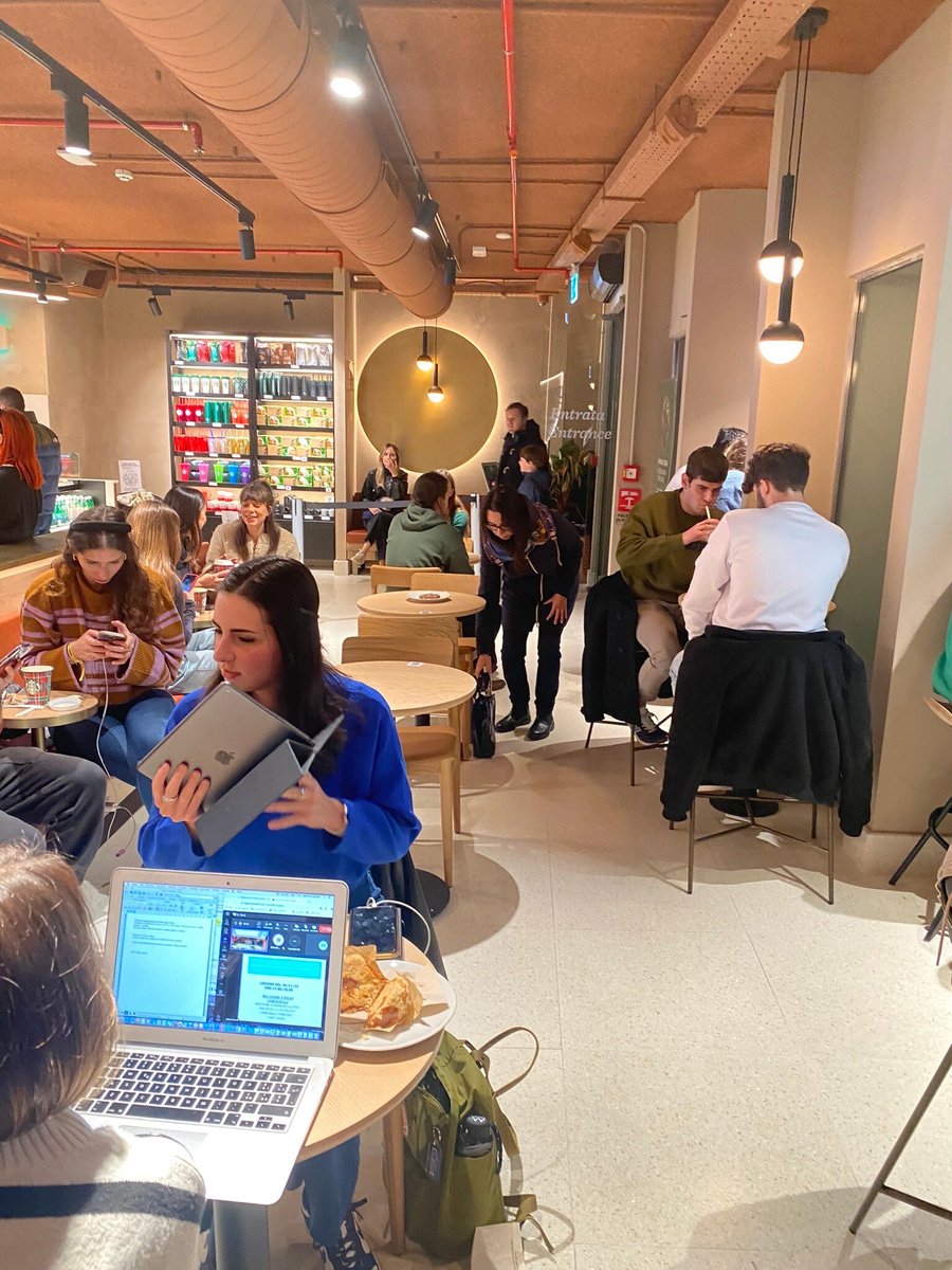 Foto di Starbucks - 6/10