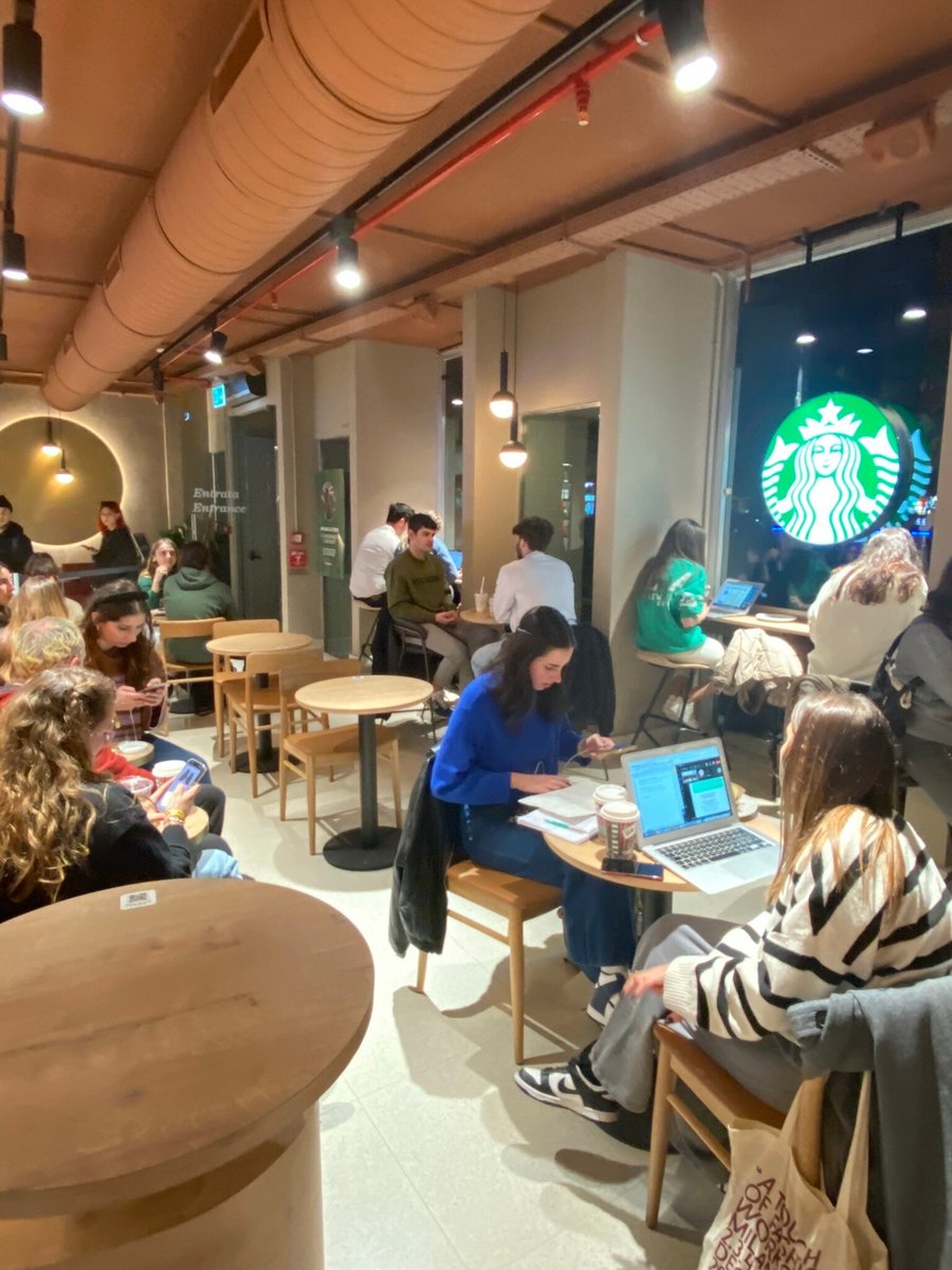 Foto di Starbucks - 7/10