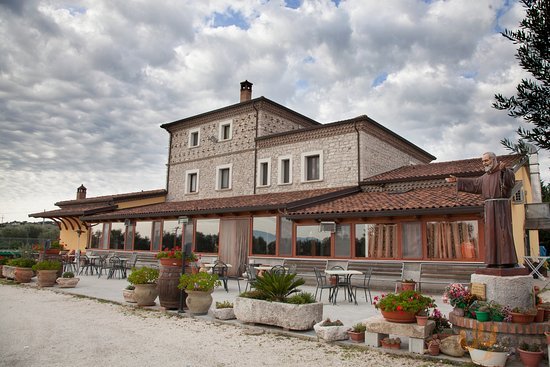 Ristorante De L'agriturismo La Vecchia Cascina, Pietrelcina