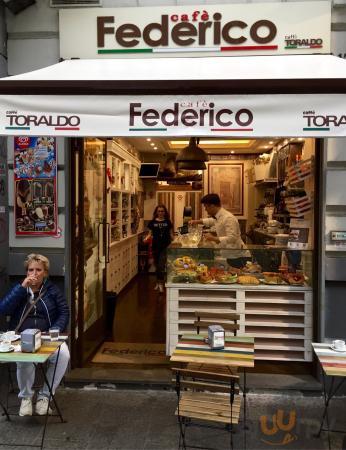 Federico, Napoli