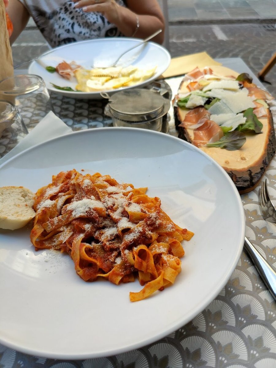 Foto 3 di Farnese Food Coffee & Drinks - Parma