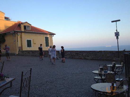 Bar Mediterraneo, Cervo