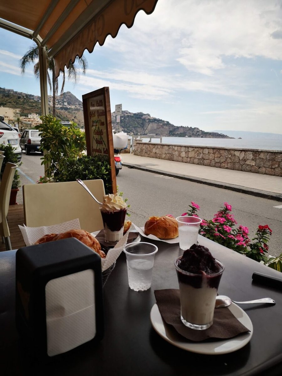 Foto 2 di Gelateria Schizzo - Giardini Naxos