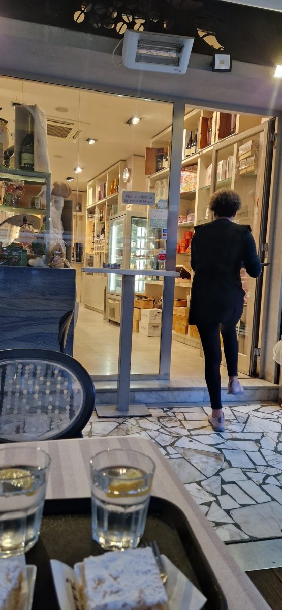 Foto 5 di Bar Pasticceria Enoteca Cristallo - Carrara