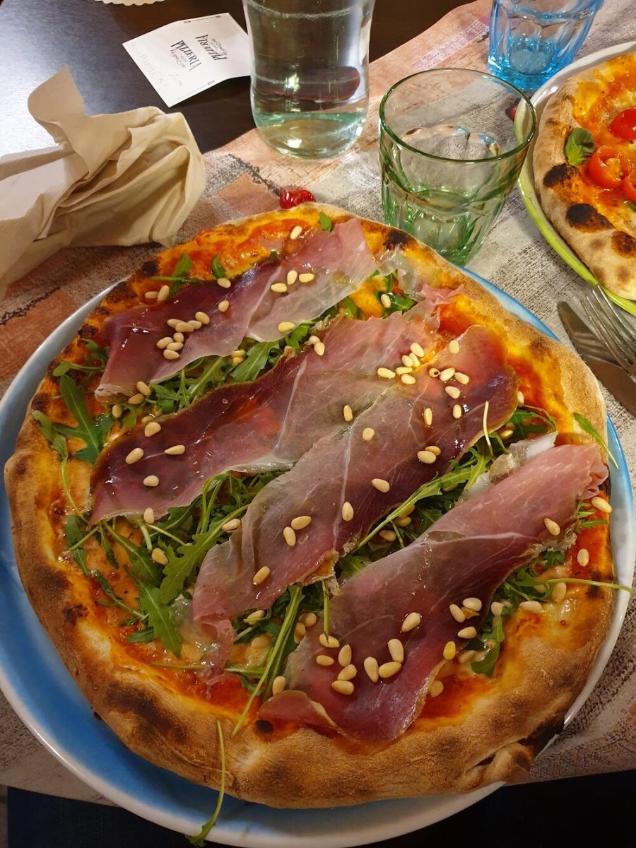 Foto 2 di Pizzeria Della Venezia - Livorno
