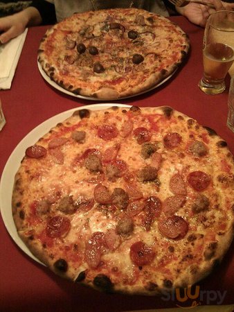 Pizzeria Al Ghiottone, Paese