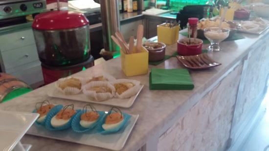 Thais Bar Caffe, Comerio
