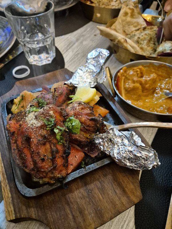 Kohinoor Pizza, Amore & Curry