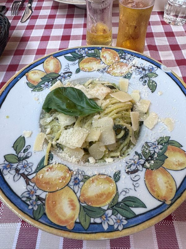 L'angolo Degli Amici Piazza Carita'