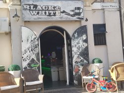 Black & White - Lounge Bar, Mandatoriccio