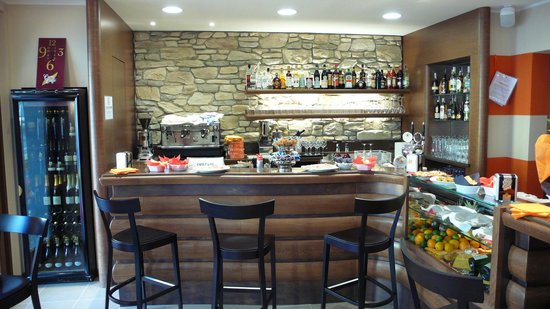 X Bar, Palmanova