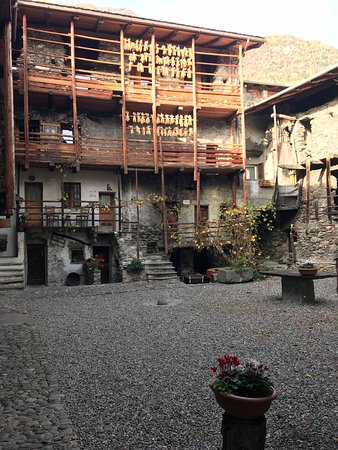Contrada Beltramelli, Villa di Tirano